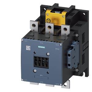 Ein blauer und schwarzer elektrischer Schütz mit mehreren Anschlüssen und einem gelben Sicherheitselement oben. Von Siemens.