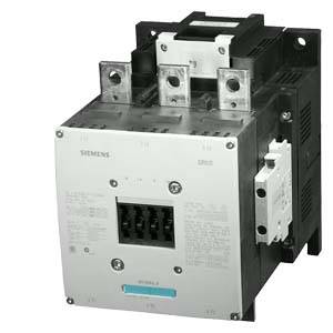 Ein Siemens-Schütz für industrielle Anwendungen. Graues Gehäuse mit schwarzen und silbernen Elementen, geeignet für Schaltvorgänge.