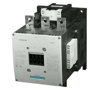 Ein elektrischer Schütz mit metallischen Anschlussklemmen und Kunststoffgehäuse, zur Steuerung von großen elektrischen Lasten.