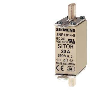 Das Bild zeigt eine Siemens-Sicherung mit der Aufschrift '3NE1 814-0, 20 A, 690 V, gR', geeignet für elektrische Systeme mit CE- und VDE-Zulassung.