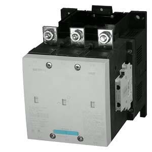 Ein elektrischer Schütz mit drei Anschlussklemmen, eingesetzt zur Steuerung von Hochstromgeräten in industriellen Anwendungen.