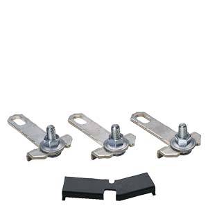 Drei Metallschienen mit Schrauben und Muttern sowie ein schwarzes Kunststoffteil darunter. Teile für mechanische Befestigungen.