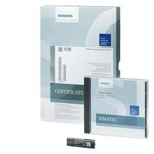 Eine Box mit Siemens 'Simatic Step7 Professional 2021'-Software, einem USB-Stick und einem Zertifikat im Vordergrund.