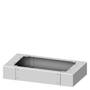 Eine rechteckige, silberfarbene Metallbox mit geöffnetem Deckel und Schrauben an den Ecken.