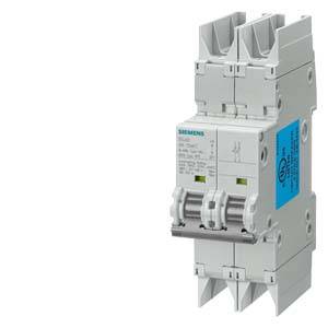 Ein dreipoliger Schutzschalter von Siemens mit zwei Kippschaltern, geeignet für den gewerblichen und industriellen Einsatz.
