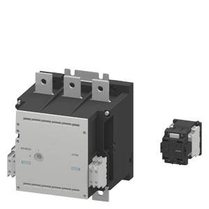 Ein großer schwarzer elektrischer Schütz neben einem kleineren Modul, beide vor einem weißen Hintergrund ohne sichtbare Details oder Marken.