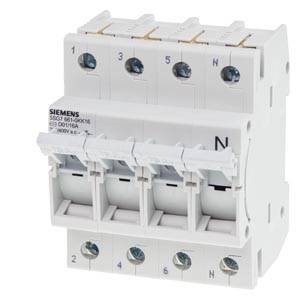 Ein Leistungsschalter mit vier Stromkreislaufanschlüssen der Marke Siemens. Geeignet für den Schutz und die Steuerung elektrischer Systeme.