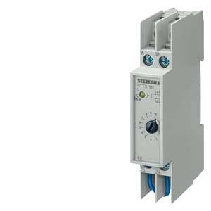 Ein Siemens Zeitrelais mit Drehknopf zur Zeiteinstellung. Es hat zwei obere und untere Schraubanschlüsse sowie ein Display mit Status-LED.