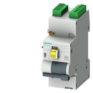 Ein Siemens FI-Schutzschalter mit grünen Anschlussklemmen und einem grauen Gehäuse, geeignet für den Schutz vor Stromschlägen.