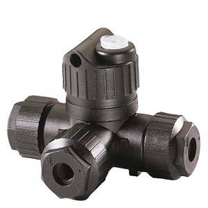 Ein schwarzes Kunststoff-T-Stück mit Gewinde und Ventil oben, geeignet für Rohrverbindungen in technischen Anwendungen.