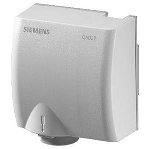 Ein Siemens QAD22 Sensor in grauem Gehäuse, zur Temperaturmessung in Heizungs- und Klimasystemen, Nahaufnahme.