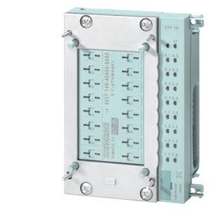 Ein elektronisches Steckmodul mit mehreren Anschlüssen, das in Industriesystemen zur Steuerung verwendet wird.