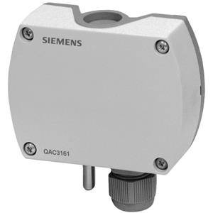Ein weißer Siemens Temperatursensor QAC3161 mit rechteckiger Form und vier sichtbaren Schrauben.