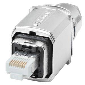 Ein silberner Ethernet-Stecker zeigt die Netzwerkverbindungsschnittstelle mit Kontaktstiften und robustem Gehäuse.