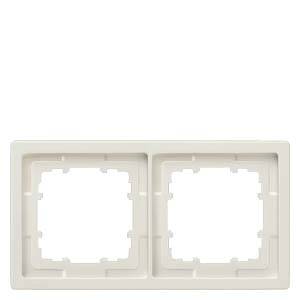 Weiße Doppelrahmenblende für zwei Lichtschalter oder Steckdosenöffnungen, rechteckig, schlichtes Design.
