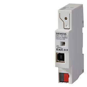 Ein weißes Siemens KNX-Bussystem-Gerät, Seitenansicht. Erkennbar sind die Anschlussstellen und ein Etikett mit Modellinformationen.