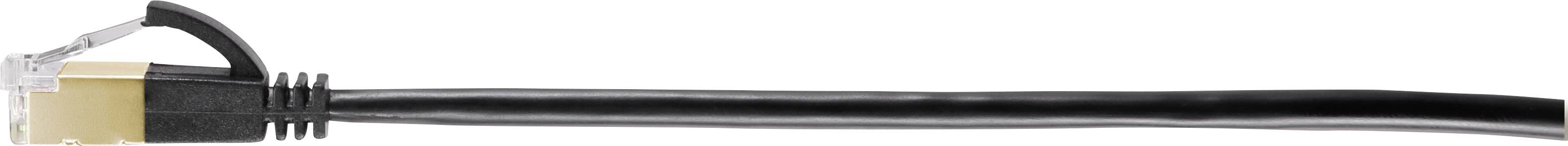 Schwarzes Ethernet-Kabel mit RJ-45-Stecker auf weißem Hintergrund, verwendet zur Netzwerkverbindung von Computern.