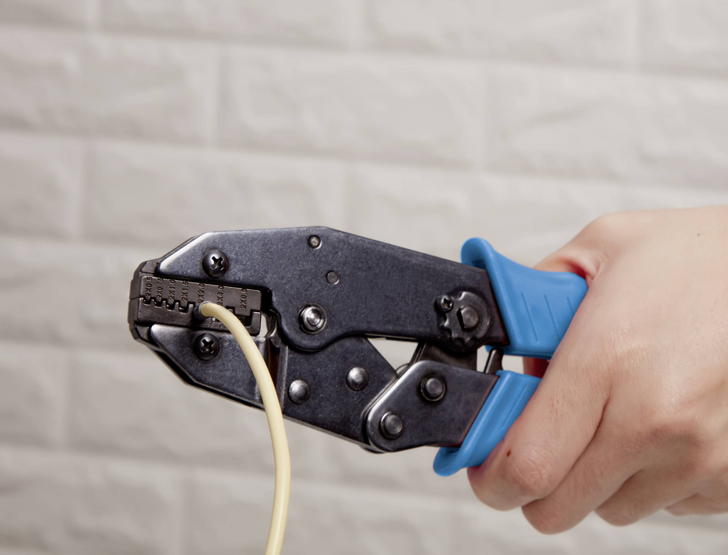 Basetech BT-1762766 Crimpzange Zwillingsaderendhülsen 0.5 bis 6mm²