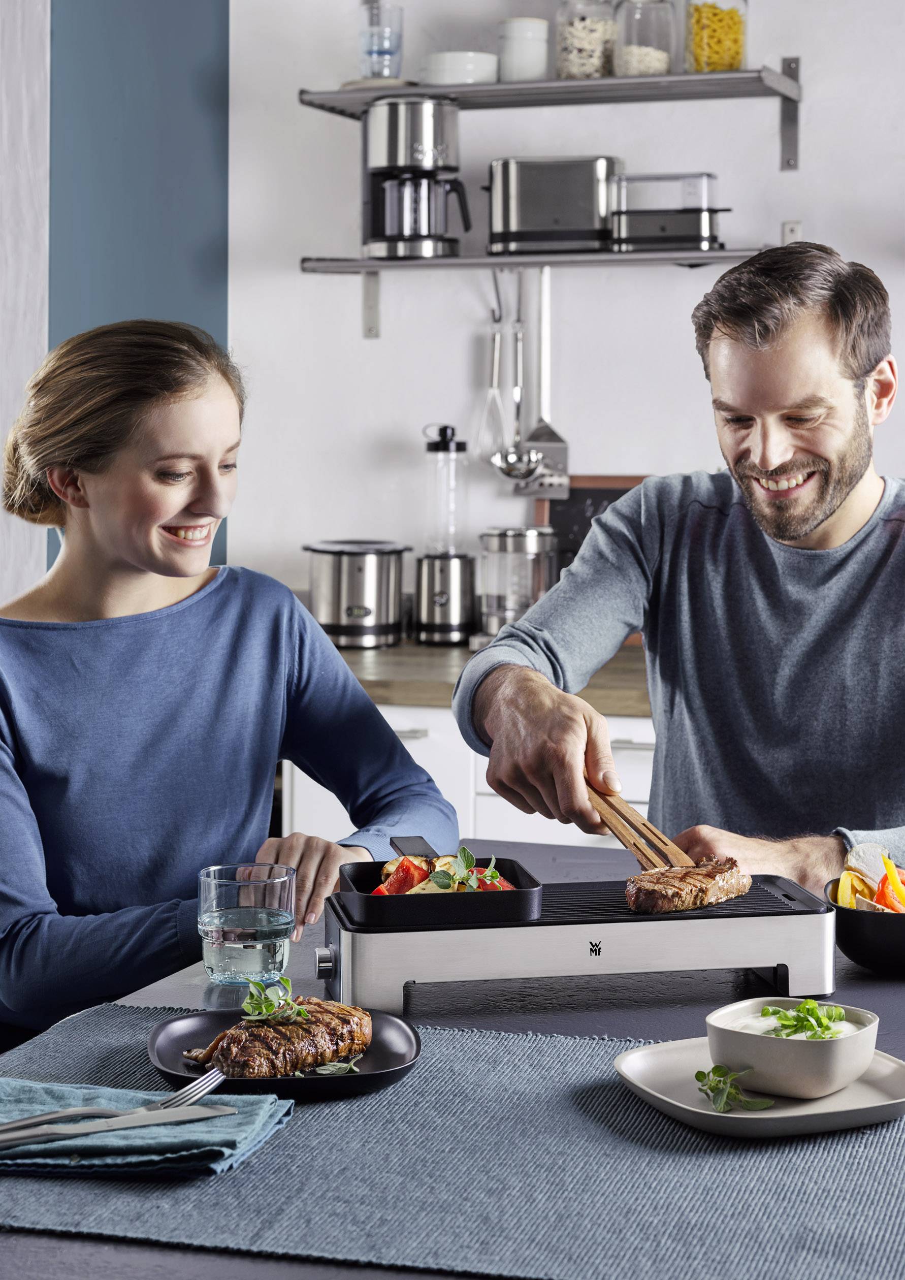 WMF 0415170011 Elektro Tischgrill mit manueller Temperatureinstellung Schwarz, Silber
