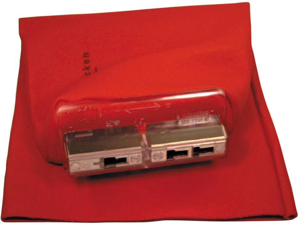 Ein roter Lappen mit einem Internetverbindungsadapter, dessen zwei Ethernet-Ports sichtbar sind.