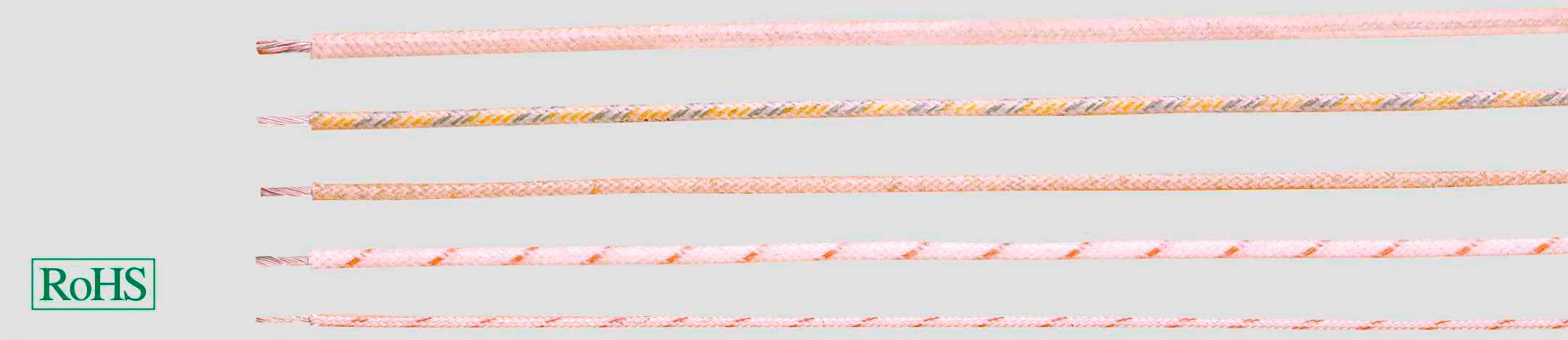 RoHS-konforme Kupferdrähte in verschiedenen Ausführungen und Farben, horizontal nebeneinander auf hellgrauem Hintergrund angeordnet.