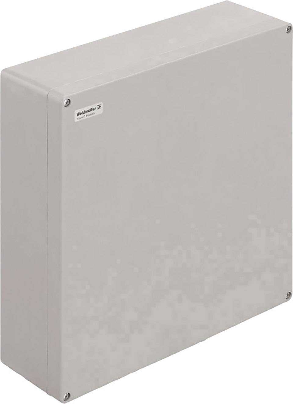 Ein rechteckiger grauer Elektrokasten mit Schrauben in den Ecken und einem kleinen Schild oben links.