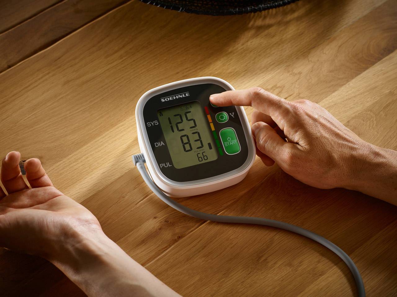 Soehnle Systo MonitorConnect300 Oberarm Blutdruckmessgerät 68096