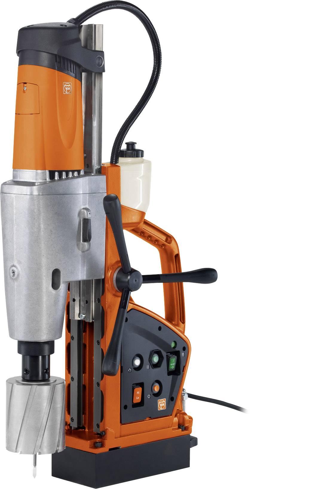 Bohrmaschine in Orange und Silber, vertikal aufgestellt, mit Kontrollen und Kabel; geeignet für professionelle Anwendungen.