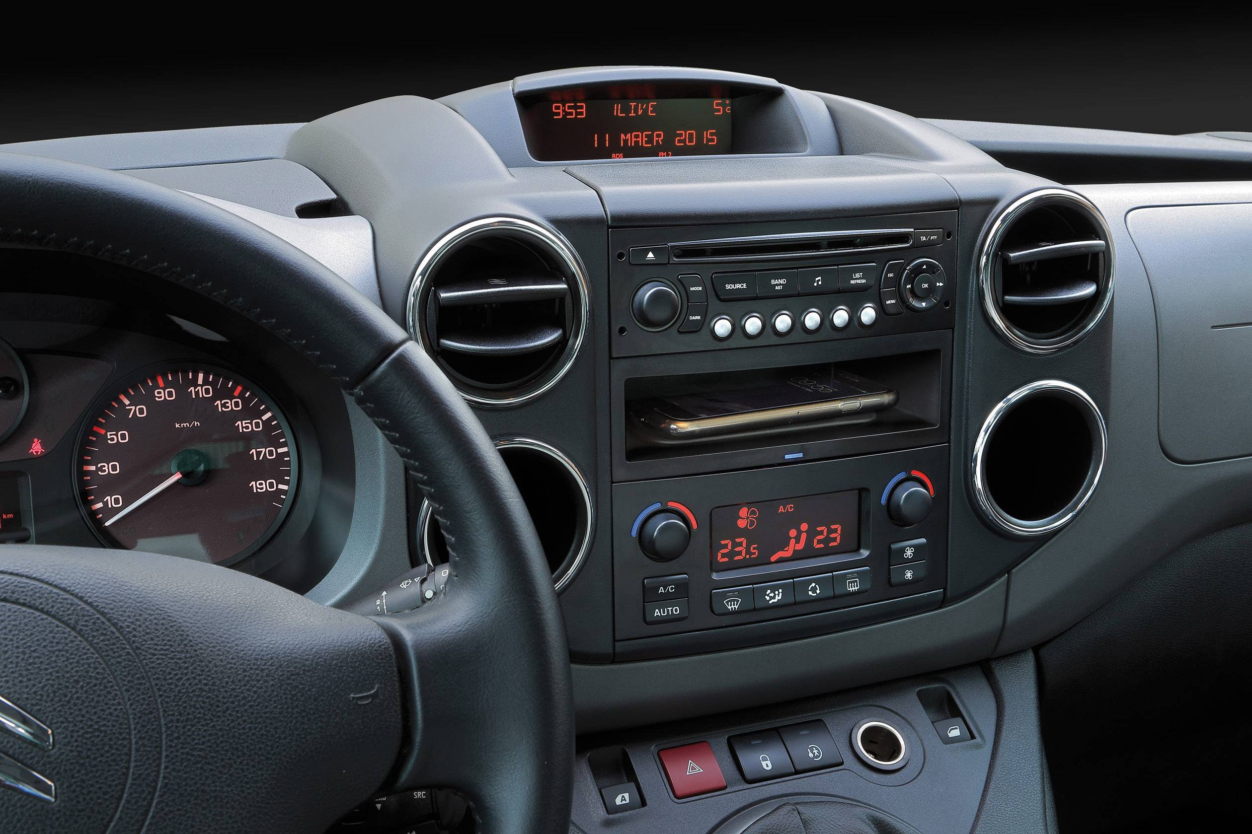 Inbay Induktions-Ladeschale Passend für Modell (Auto): Citroen Berlingo, Citroen C2, Citroen C3, Citroen Jumpy III, Fiat Scudo, Peugeot 207, Peugeot