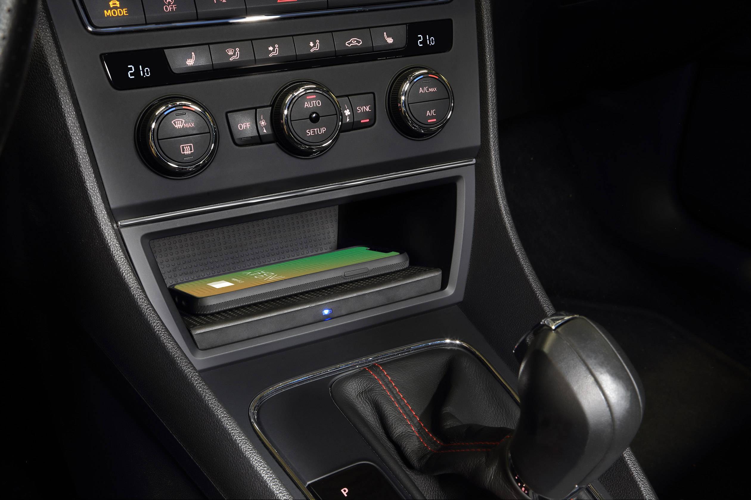 Inbay Induktions-Ladeschale Passend für Modell (Auto): Seat Leon 241328-50-1