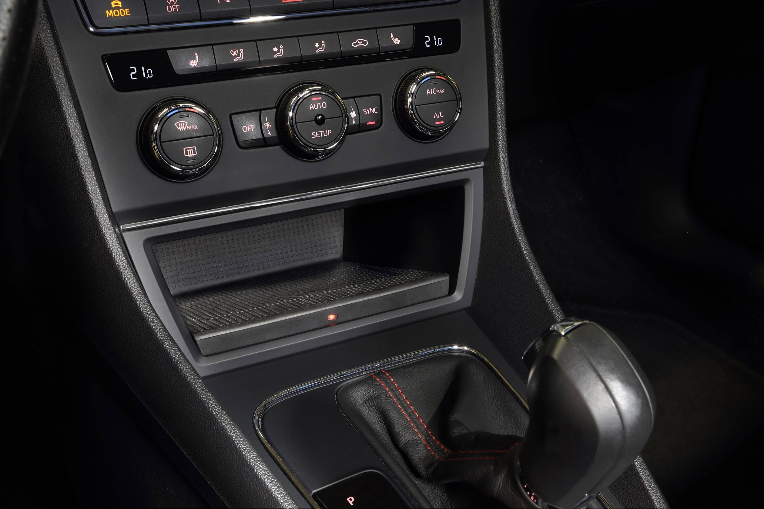 Inbay Induktions-Ladeschale Passend für Modell (Auto): Seat Leon 241328-50-1