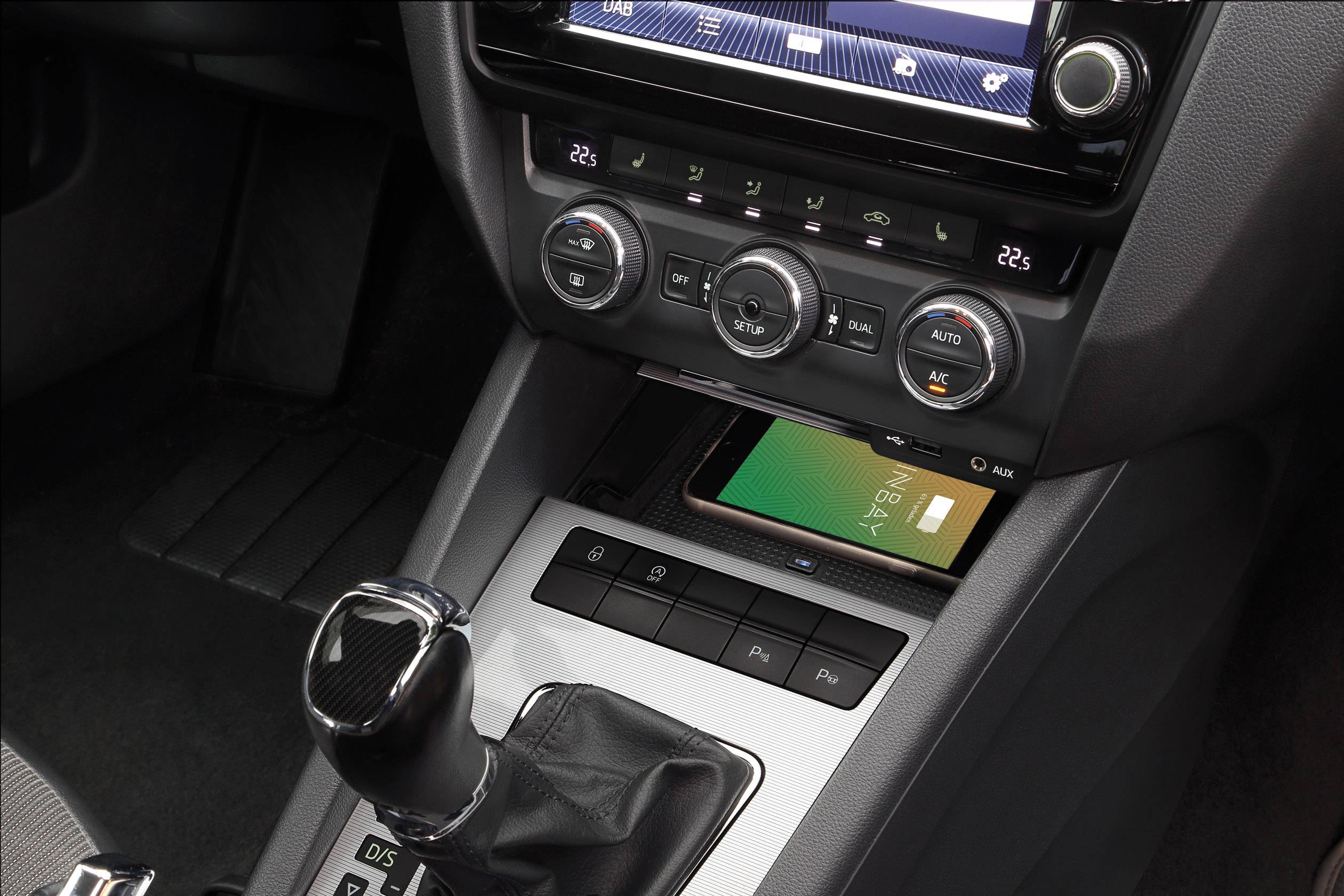 Inbay Induktions-Ladeschale Passend für Modell (Auto): Skoda Octavia 241340-50-1