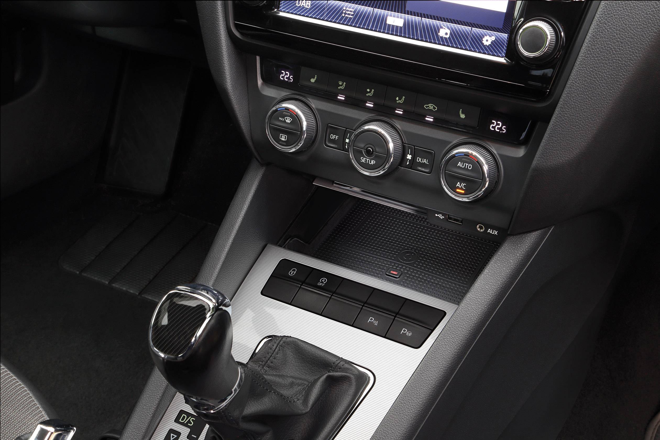 Inbay Induktions-Ladeschale Passend für Modell (Auto): Skoda Octavia 241340-50-1