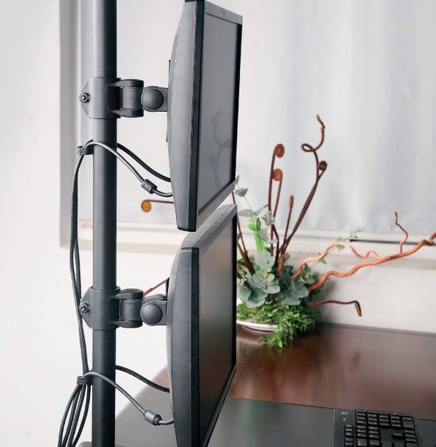 TECHly - Befestigungskit für 2 Monitore - Schwarz - Bildschirmgröße: 33-68.6 cm (13"-27")