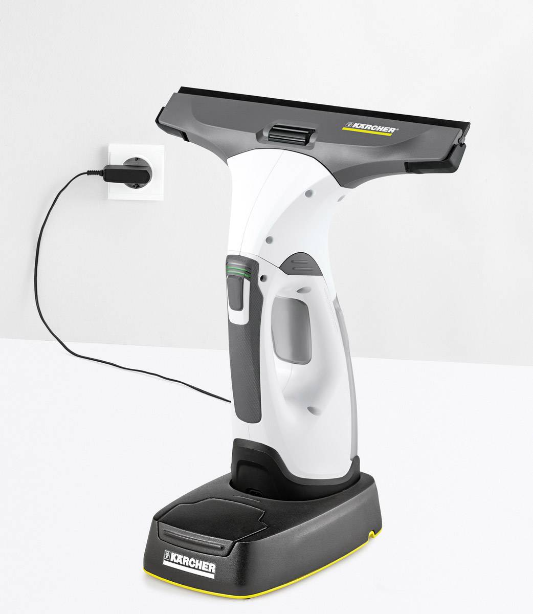 Fenstersauger steht auf Ladestation, mit Netzkabel in der Wandsteckdose. Ideal zum Reinigen von Fenstern und glatten Oberflächen.