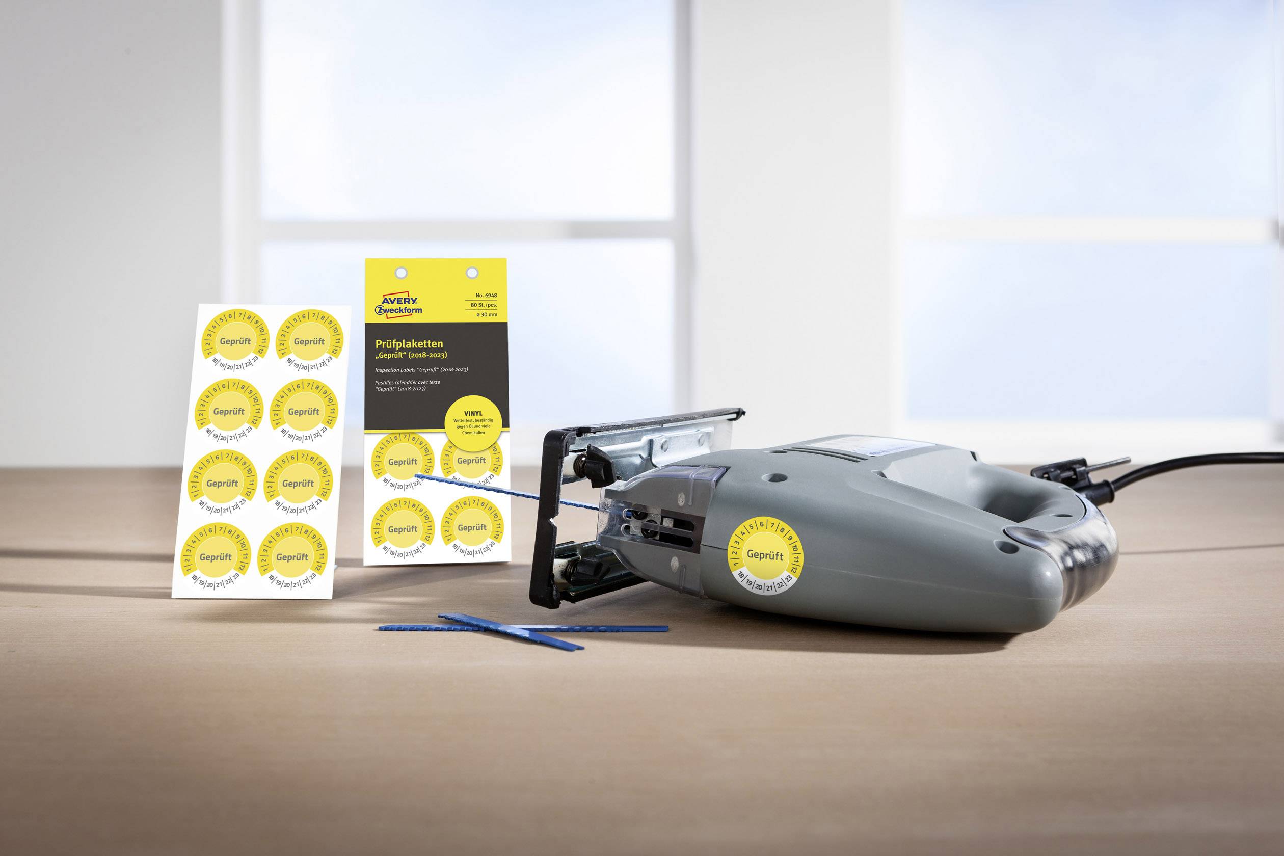 Prüfplaketten -Geprüft- (2018-2023) 30mm extra resistent gelb VE= 80 Stück