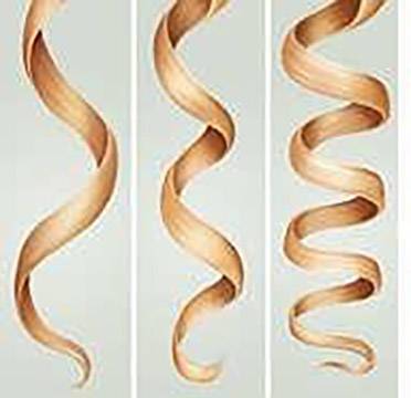 Drei Spiralen aus Holz in verschiedenen Breiten. Jede Spirale ist senkrecht ausgerichtet, zeigt verschiedene Formen und Dicken.