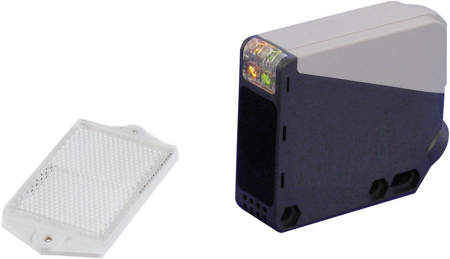 Ein rechteckiger Sensor mit einer schwarzen und grauen Gehäusefarbe, daneben eine weiße reflektierende Platte, beide nebeneinander dargestellt.