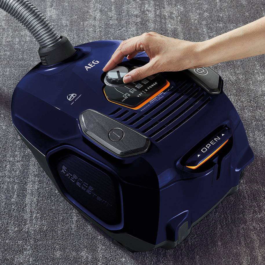 AEG VX7 SilentPerformer Staubsauger 650 W mit Staubbeutel