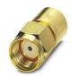 Ein goldener Koaxialstecker, bei dem das Gewinde und der zentrale Pin sichtbar sind, liegt schräg auf einer weißen Oberfläche.