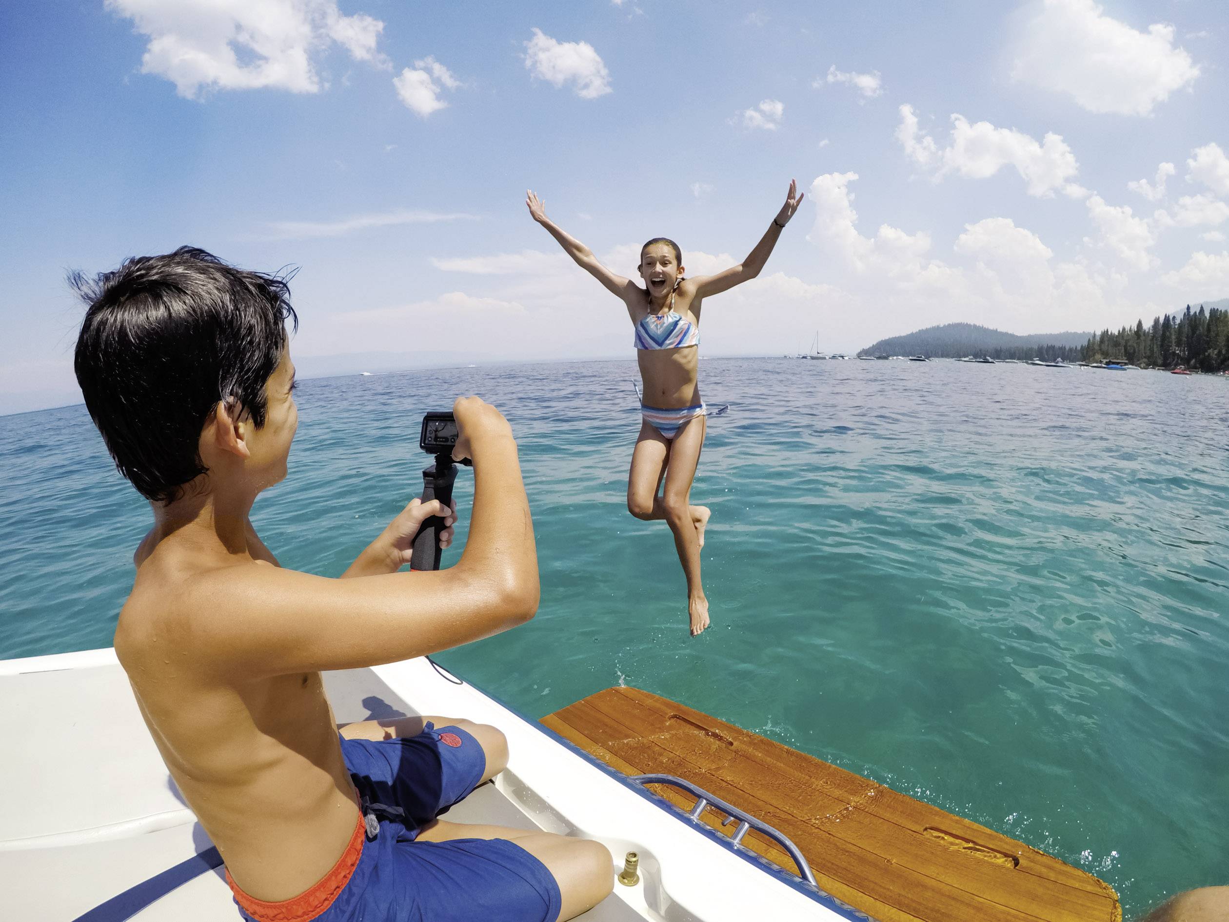 GoPro HERO 7 BLACK inkl. Super Suit und Handgriff Action Cam Full-HD, Wasserfest, Touch-Screen, 4K