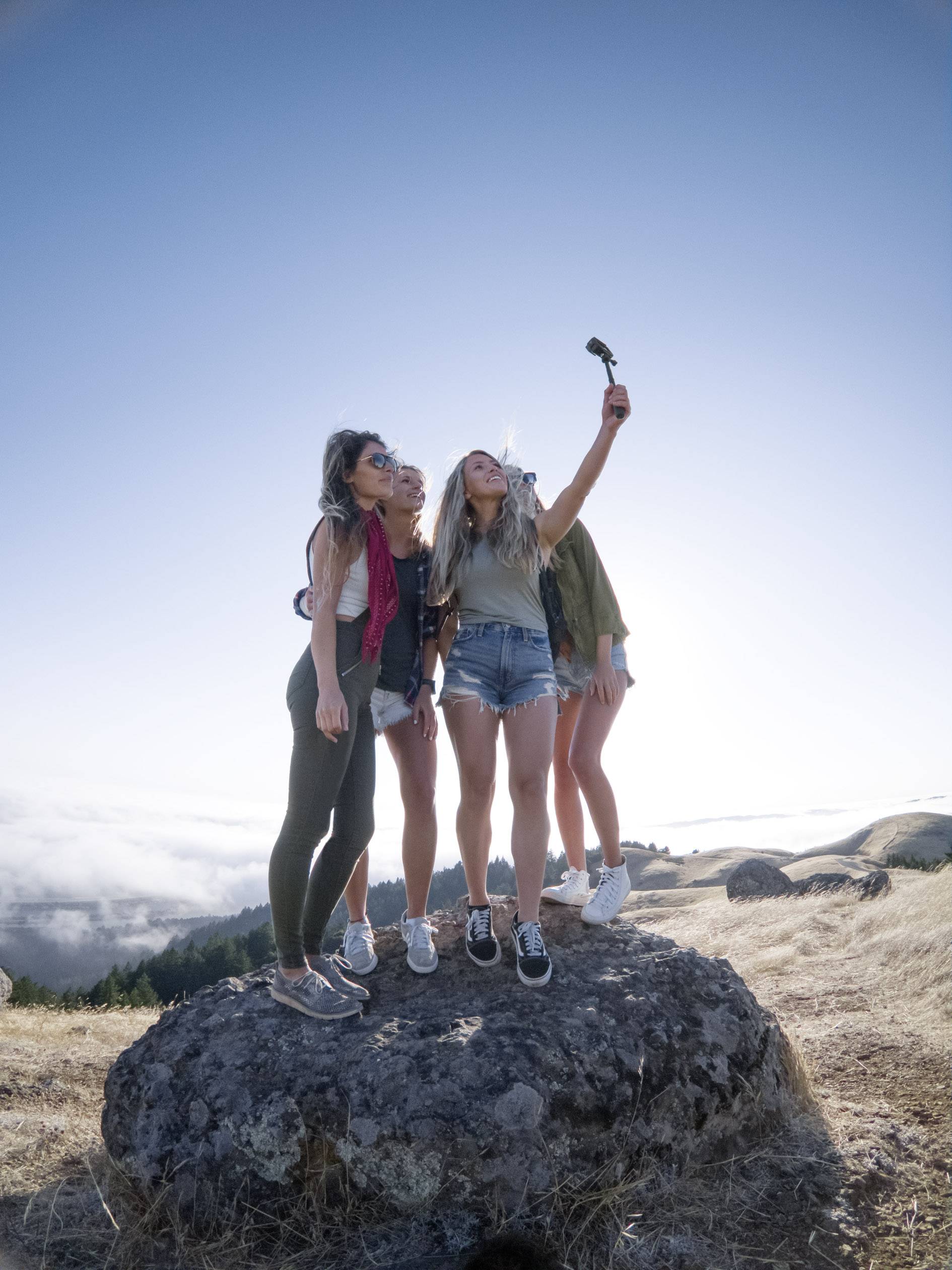 GoPro HERO 7 BLACK inkl. Super Suit und Handgriff Action Cam Full-HD, Wasserfest, Touch-Screen, 4K