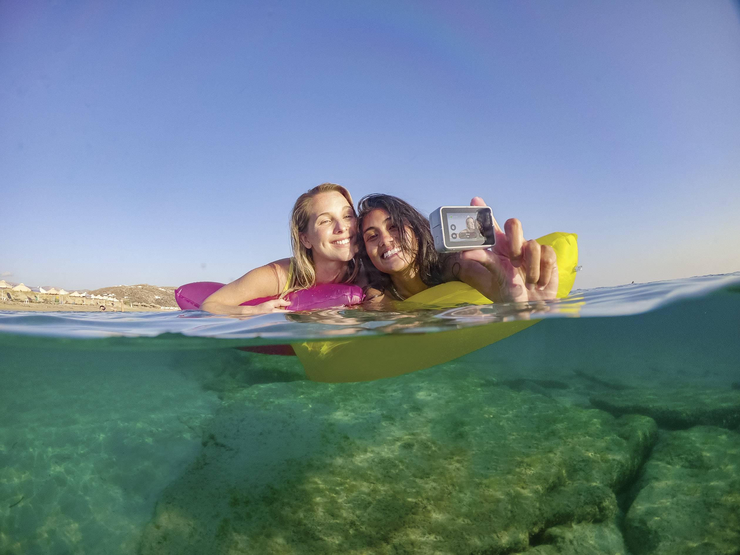 GoPro HERO 7 Black inkl. Travel Kit Action Cam Full-HD, Wasserfest, Touch-Screen, 4K