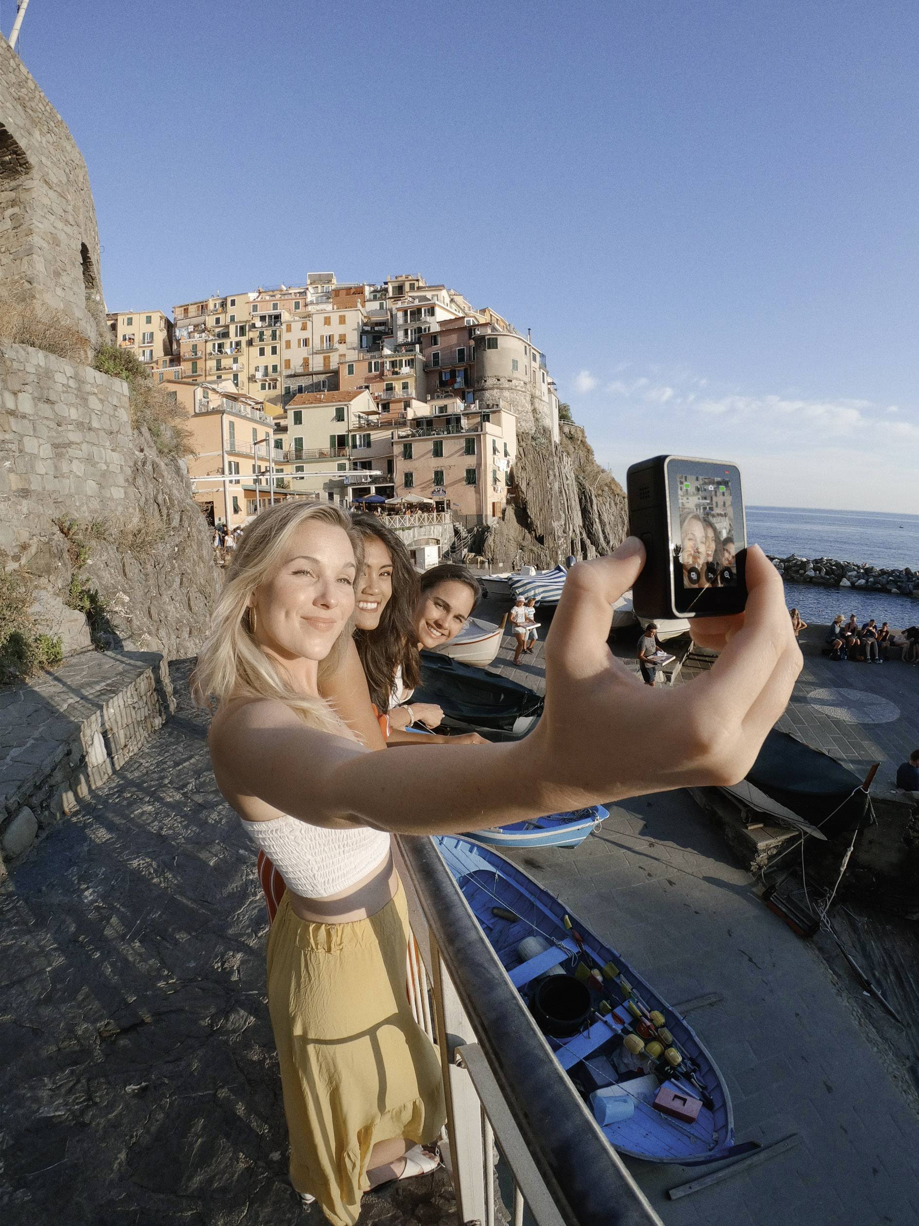 GoPro HERO 7 BLACK inkl. Super Suit und Handgriff Action Cam Full-HD, Wasserfest, Touch-Screen, 4K