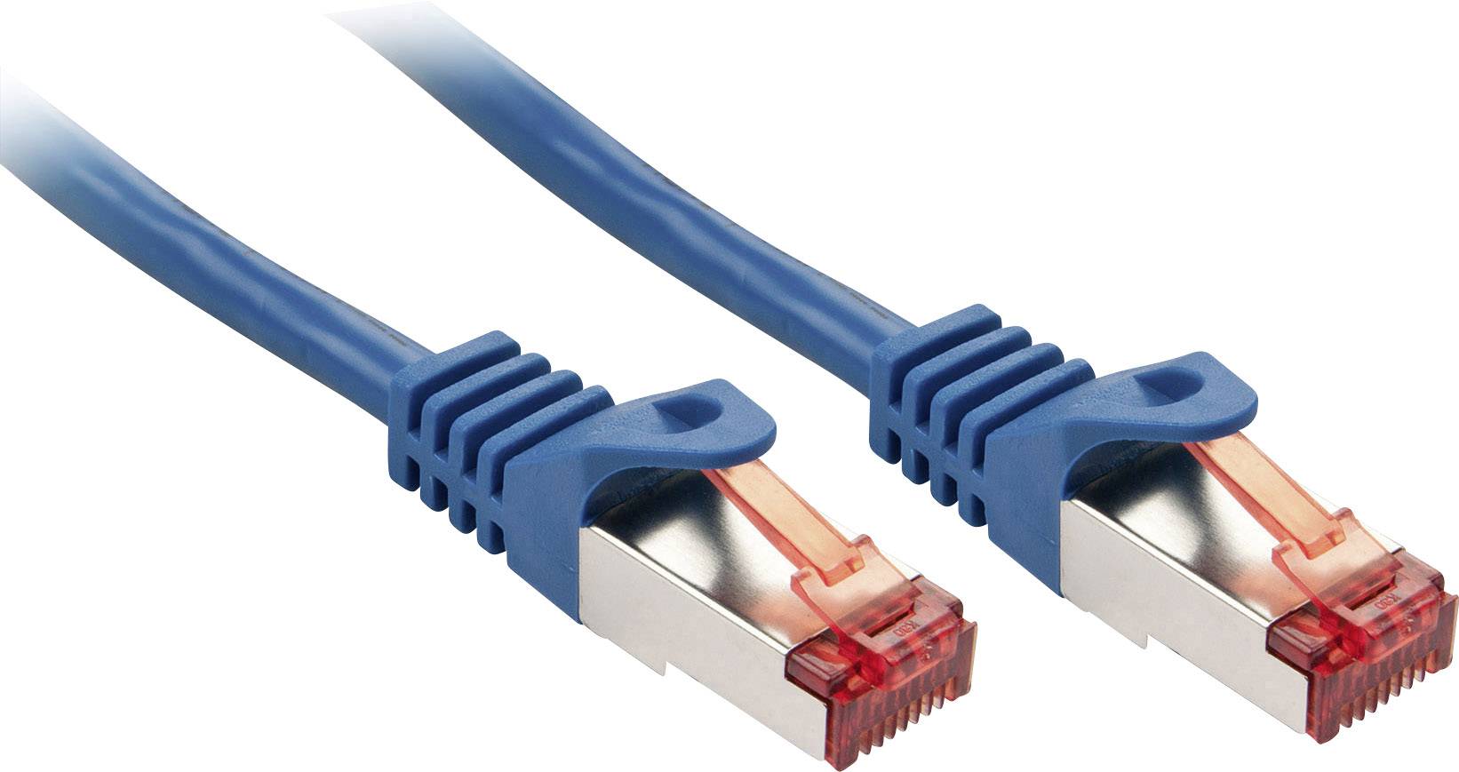 Zwei blaue Ethernet-Kabel, beide mit roten Steckverbindern, auf weißem Hintergrund. Sie sind nebeneinander angeordnet.