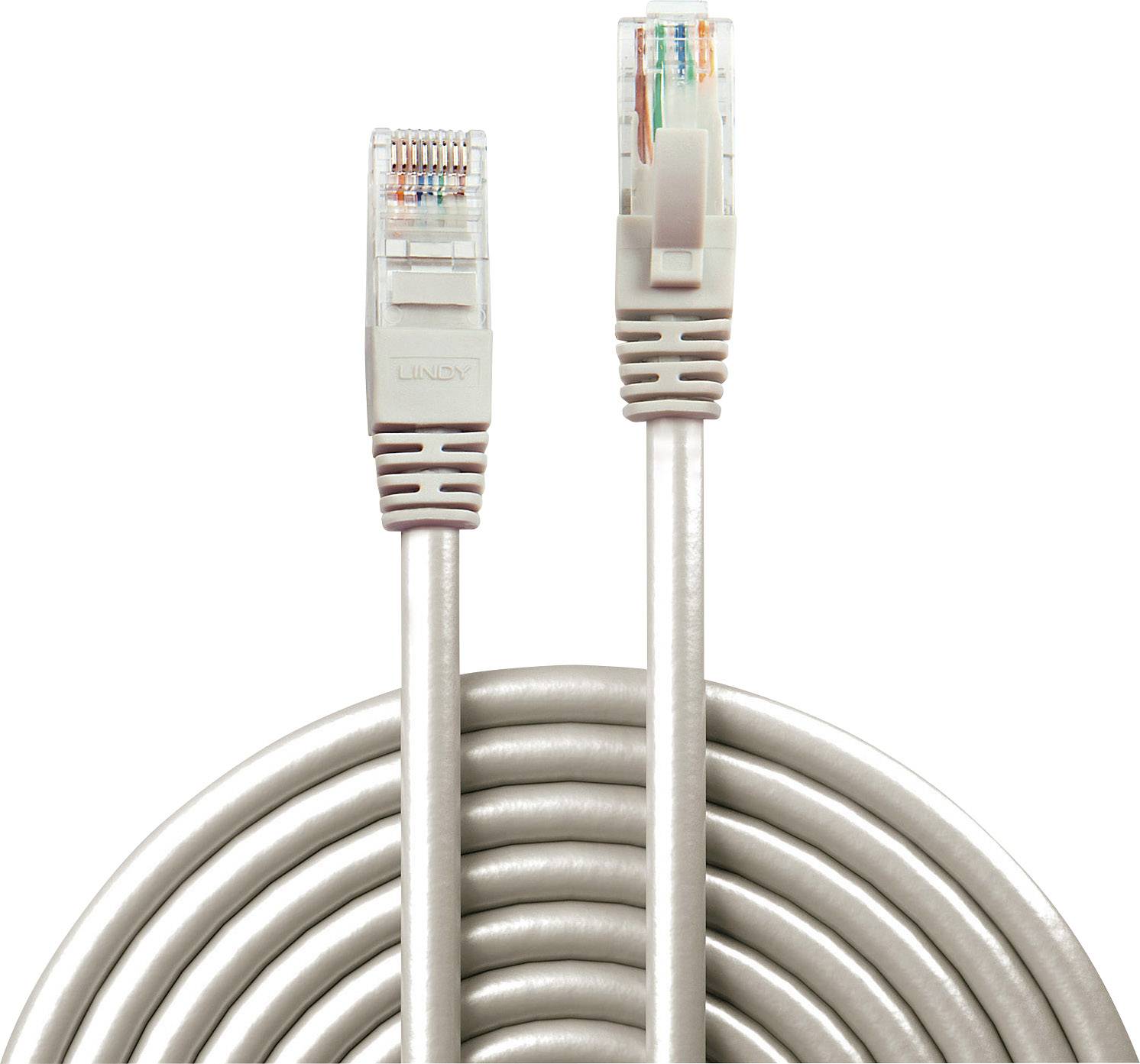 Ein graues Ethernet-Kabel mit zwei RJ45-Steckern, das in einer Schleife gewickelt ist.