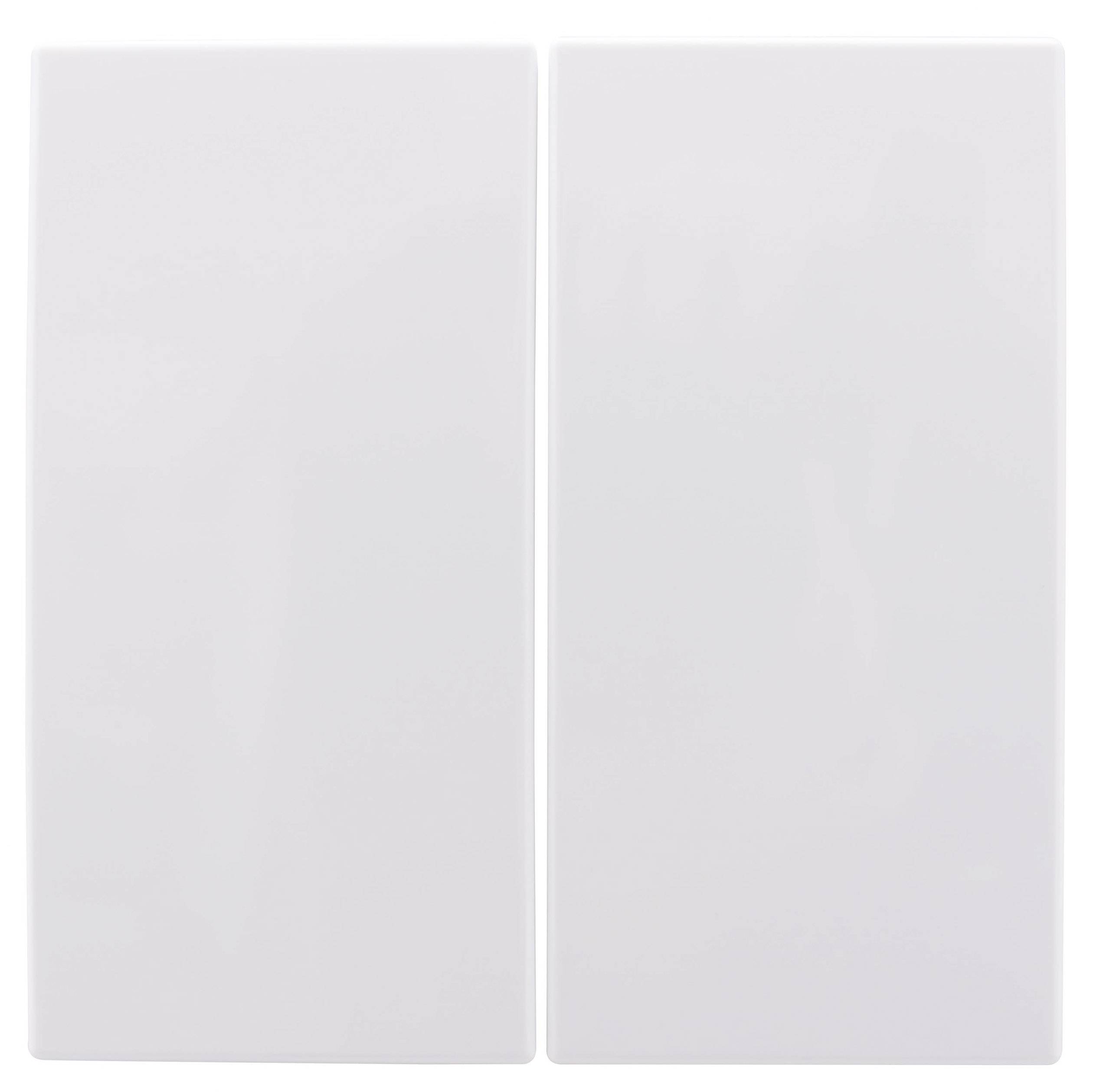 Zwei schlichte, rechteckige, weiße Fliesen nebeneinander.