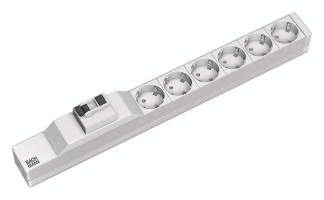Sechser-Steckdosenleiste mit Schalter und Schutzschalter, geeignet zum gleichzeitigen Anschließen mehrerer Geräte an Stromquelle.