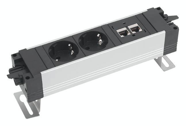 Schaltleiste mit zwei Steckdosen und zwei Ethernet-Anschlüssen, montiert auf einem Metallträger. Ideal für Büroverkabelung.