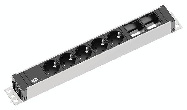 Stromverteilerleiste mit fünf Steckdosen und zwei Netzwerkanschlüssen, geeignet für den Einbau in ein Rack-Montage-System.
